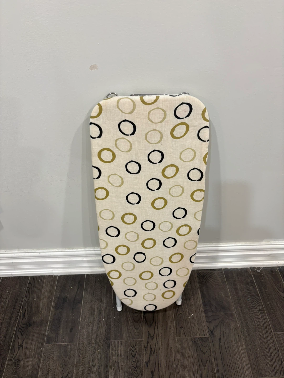 Tabletop Ironing Board with Circle Pattern