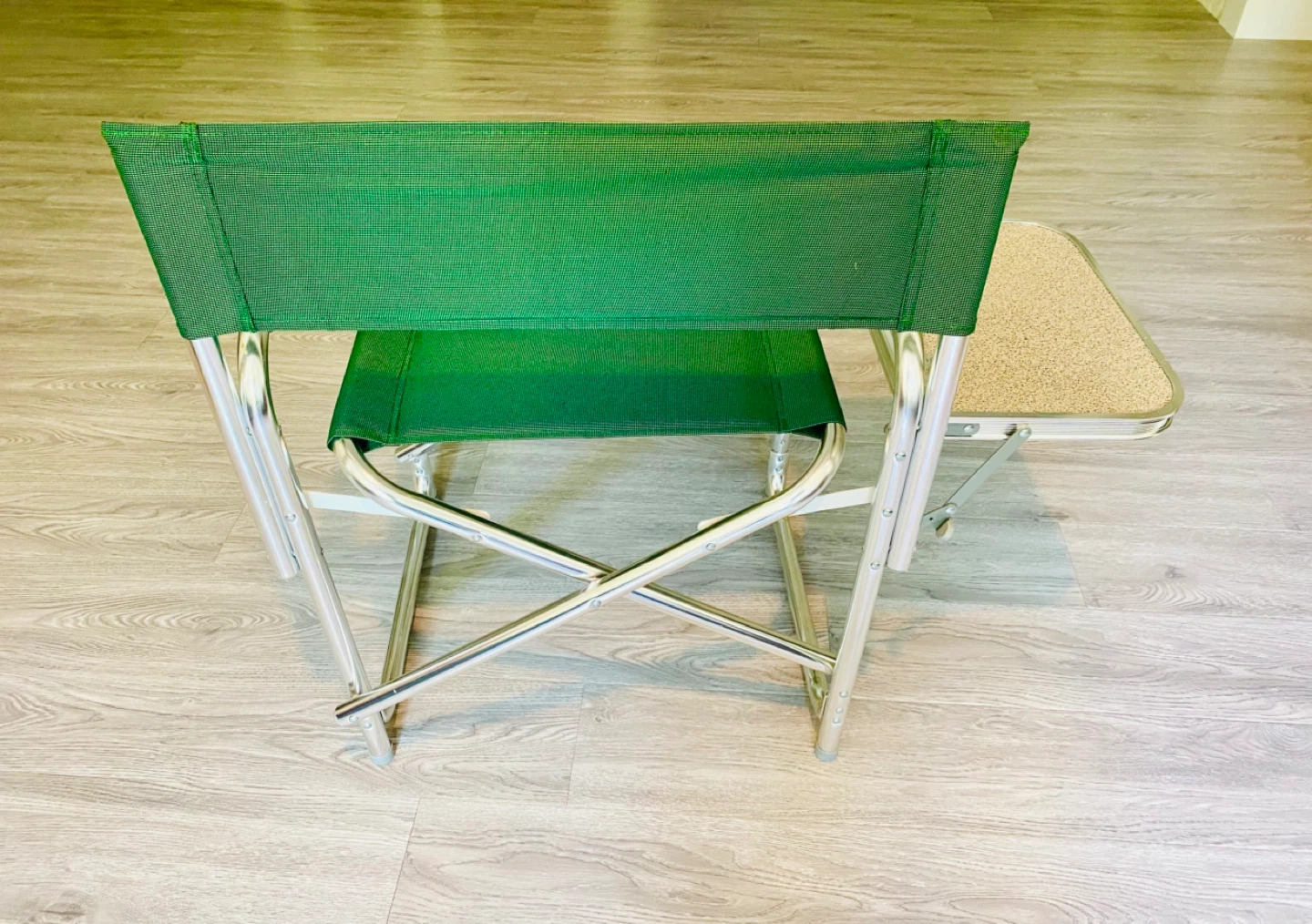 LIKE NEW DIRECTOR-STYLE OUTDOOR CHAIR W/ SIDE TABLE - photo 2
