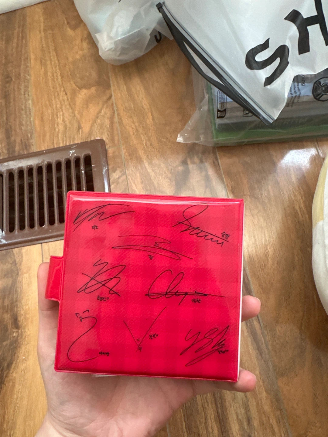 Red Photocards Collection Holder with STAY Design - photo 3