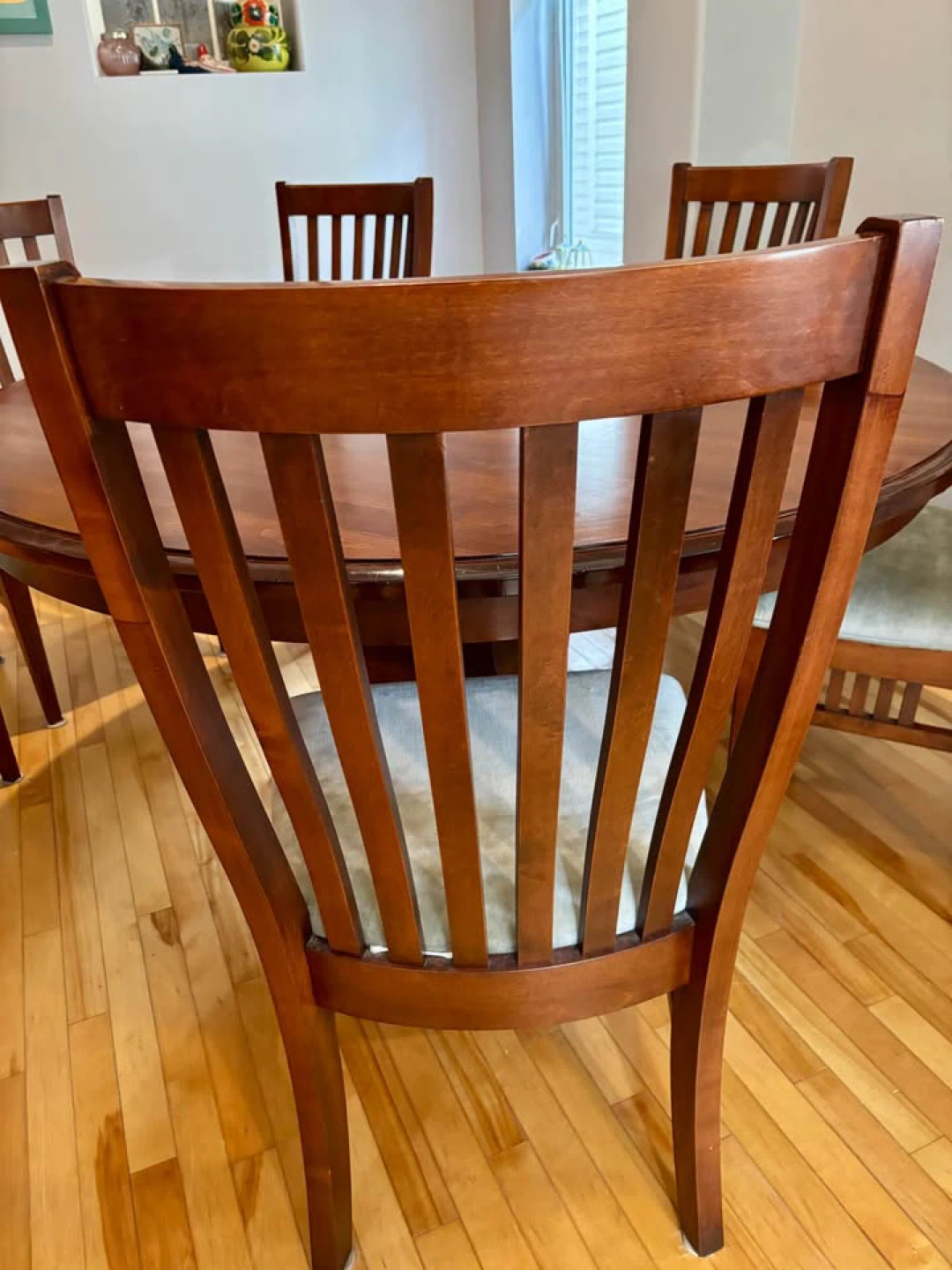 Solid Wood 60” Round Wooden Dining Table with 6 Chairs - photo 4