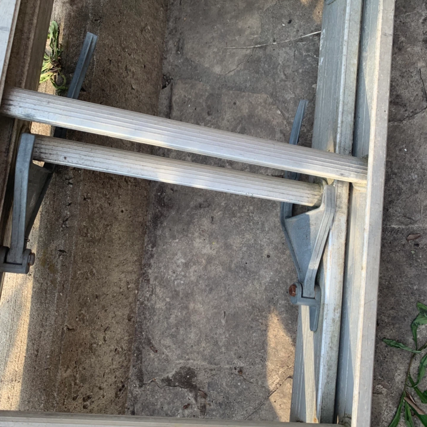 24 foot Aluminum Extension Ladder - photo 4