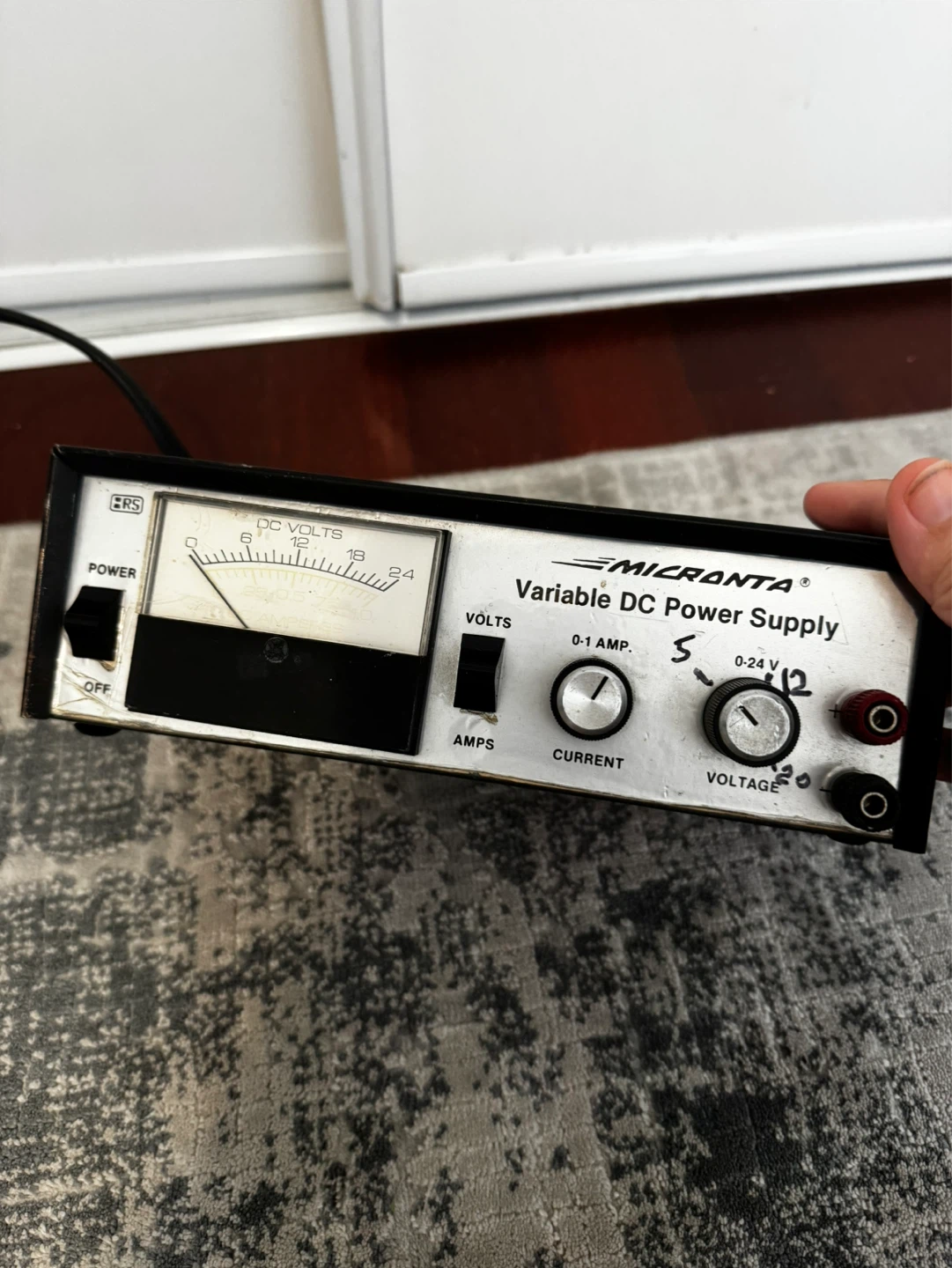 Micranta Variable DC Power Supply 0-24V, 0-1A - photo 2