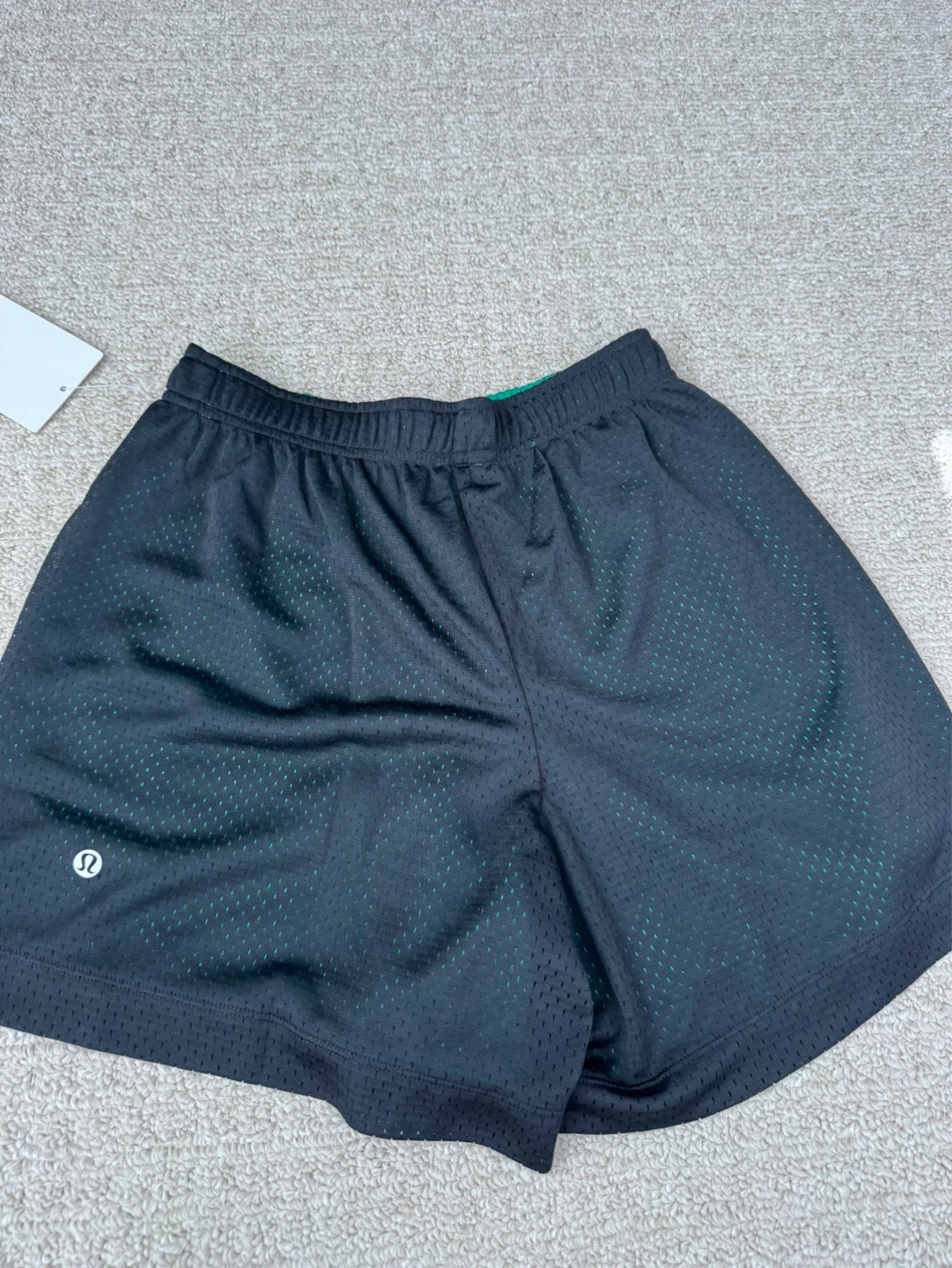 Lululemon Double-Layered Mesh Mid-Rise 5" Shorts XS Black - photo 3