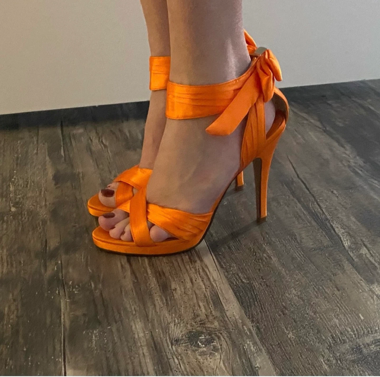 MICHAEL SHANNON Orange Satin Bow Heels