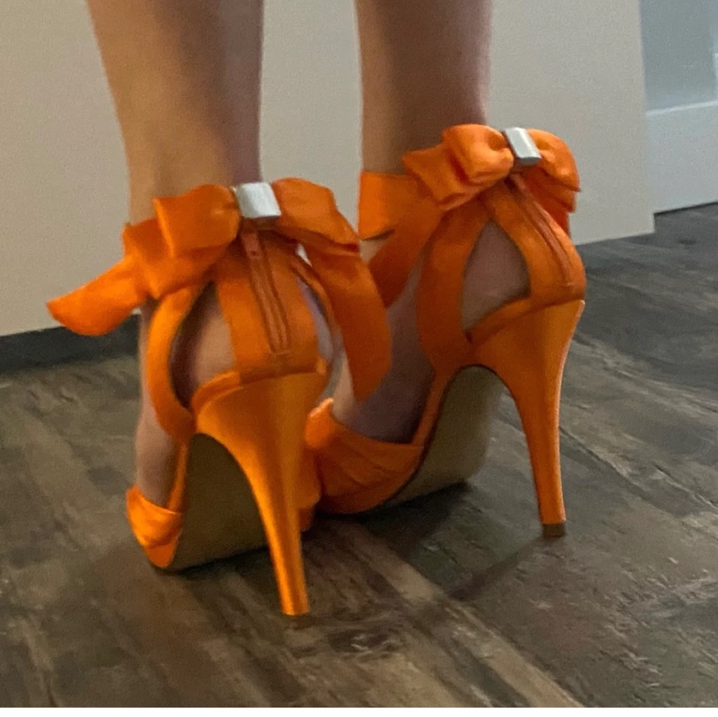 MICHAEL SHANNON Orange Satin Bow Heels - photo 4