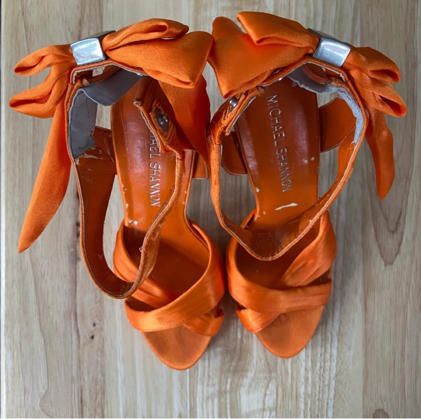 MICHAEL SHANNON Orange Satin Bow Heels - photo 5