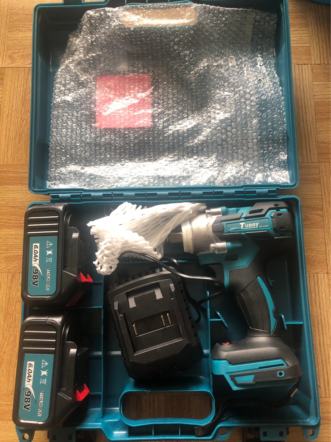Tuddy Cordless Impact Wrench Kit with 2 Batteries - photo 2