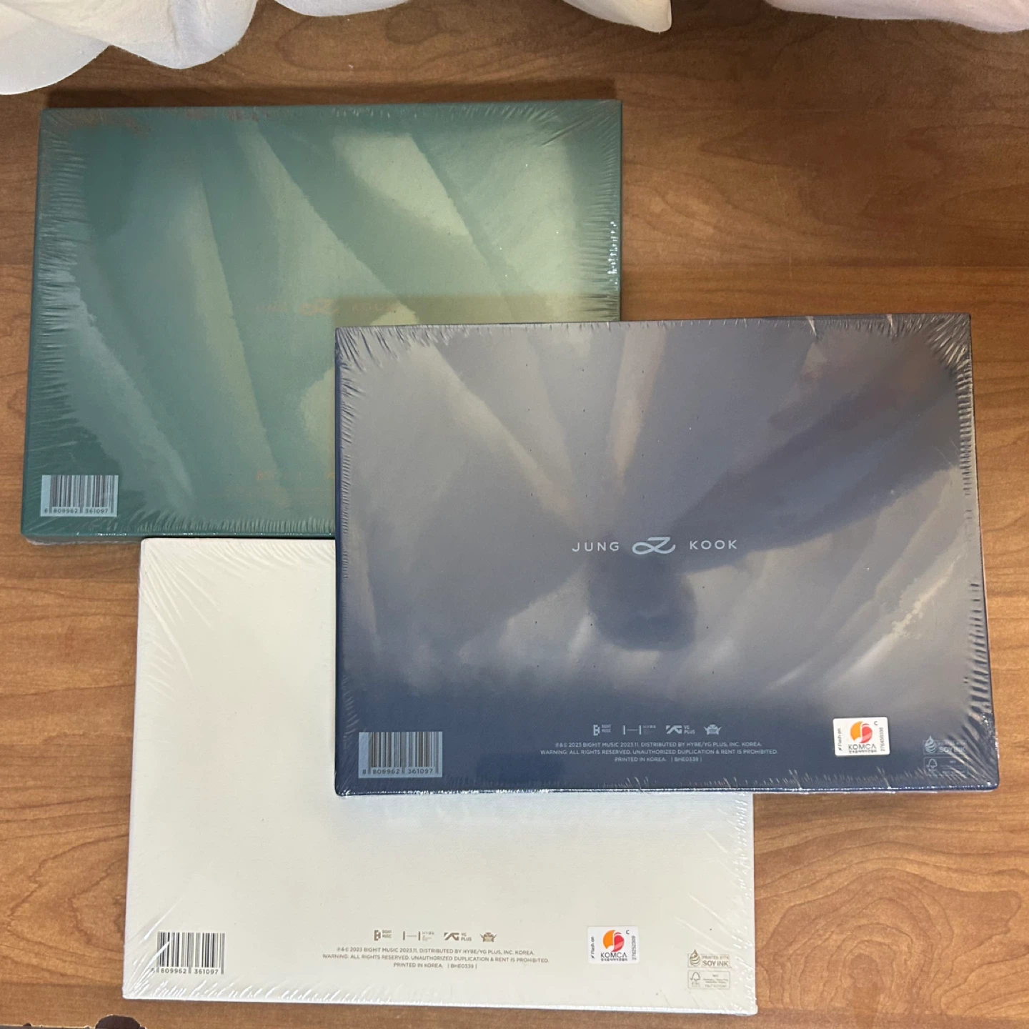 Jungkook Golden Album (3 Versions) - photo 2