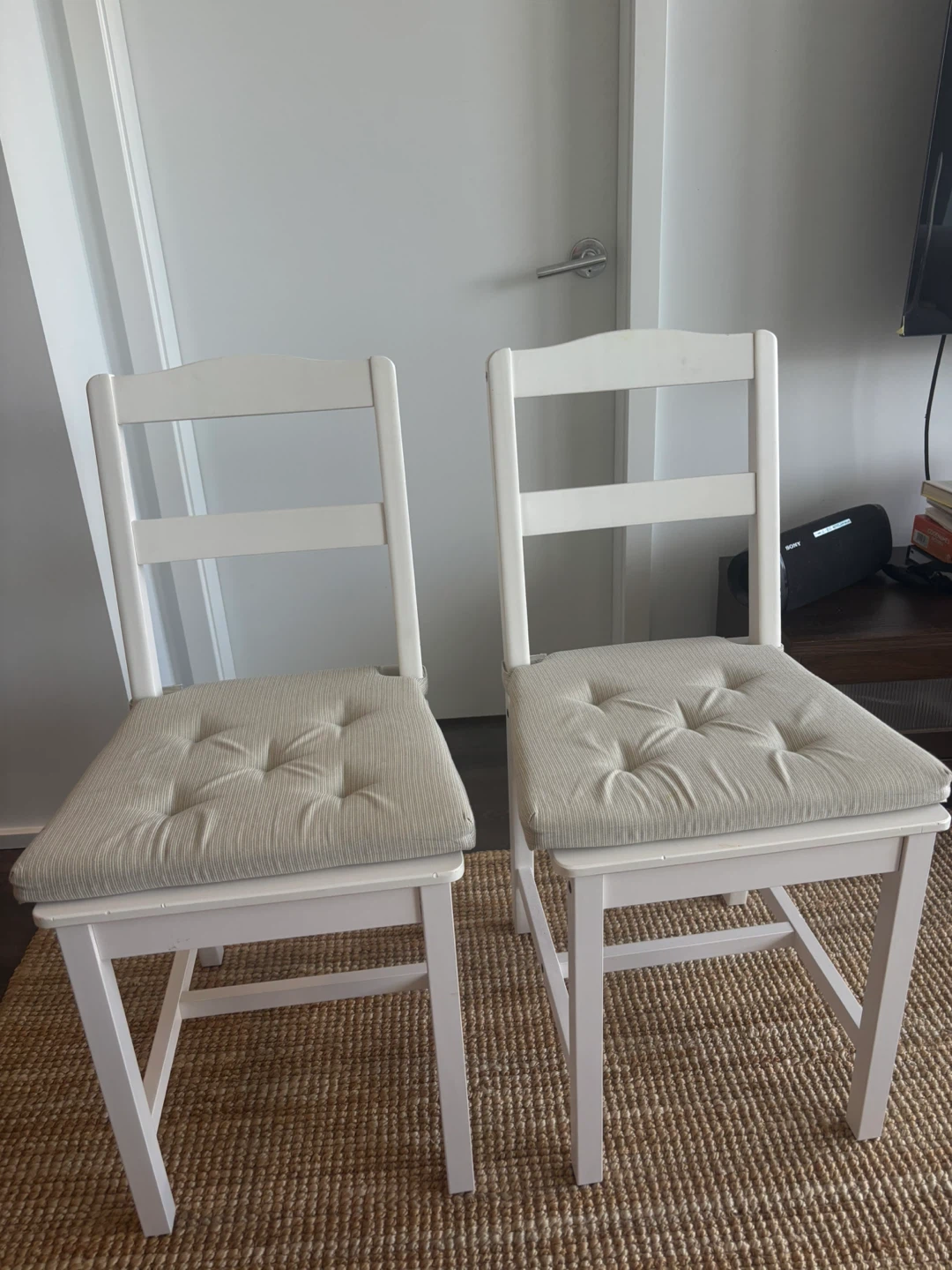Set of 2 White Dining Chairs with Cushioned Seats - photo 2