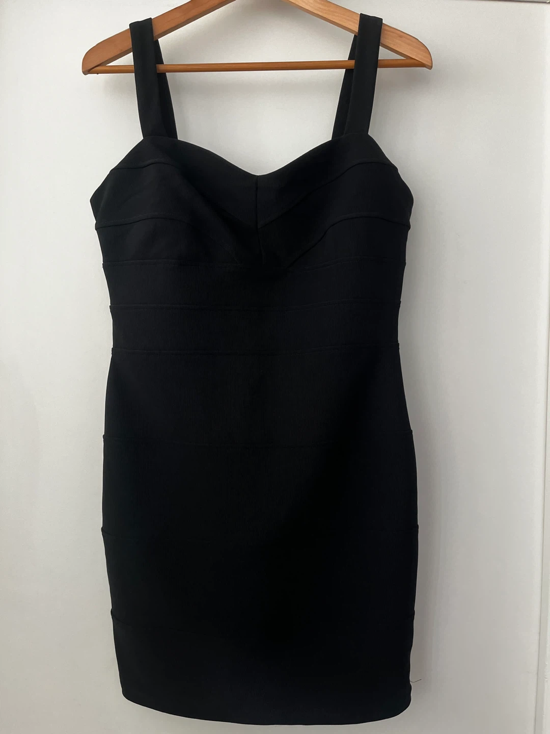 Black bodycon dress