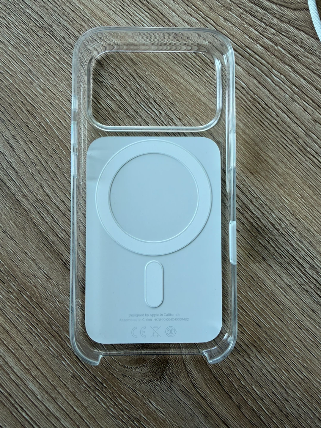 Official Apple iPhone 17 Pro clear case - photo 2