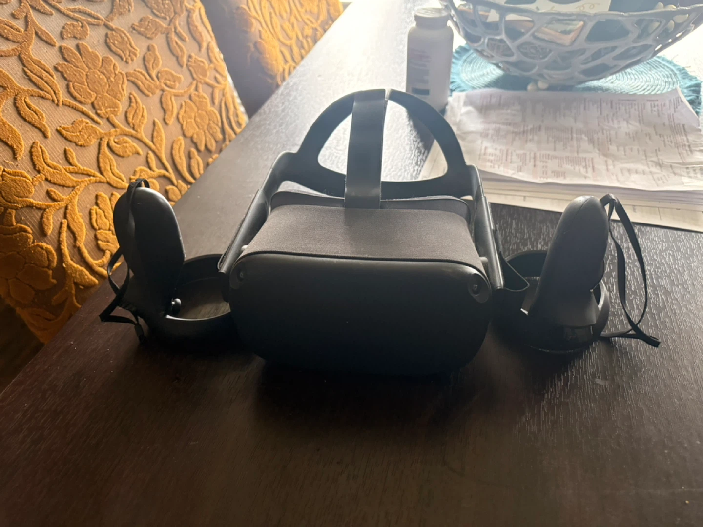 Oculus Quest 1 VR Headset with Controllers - photo 2