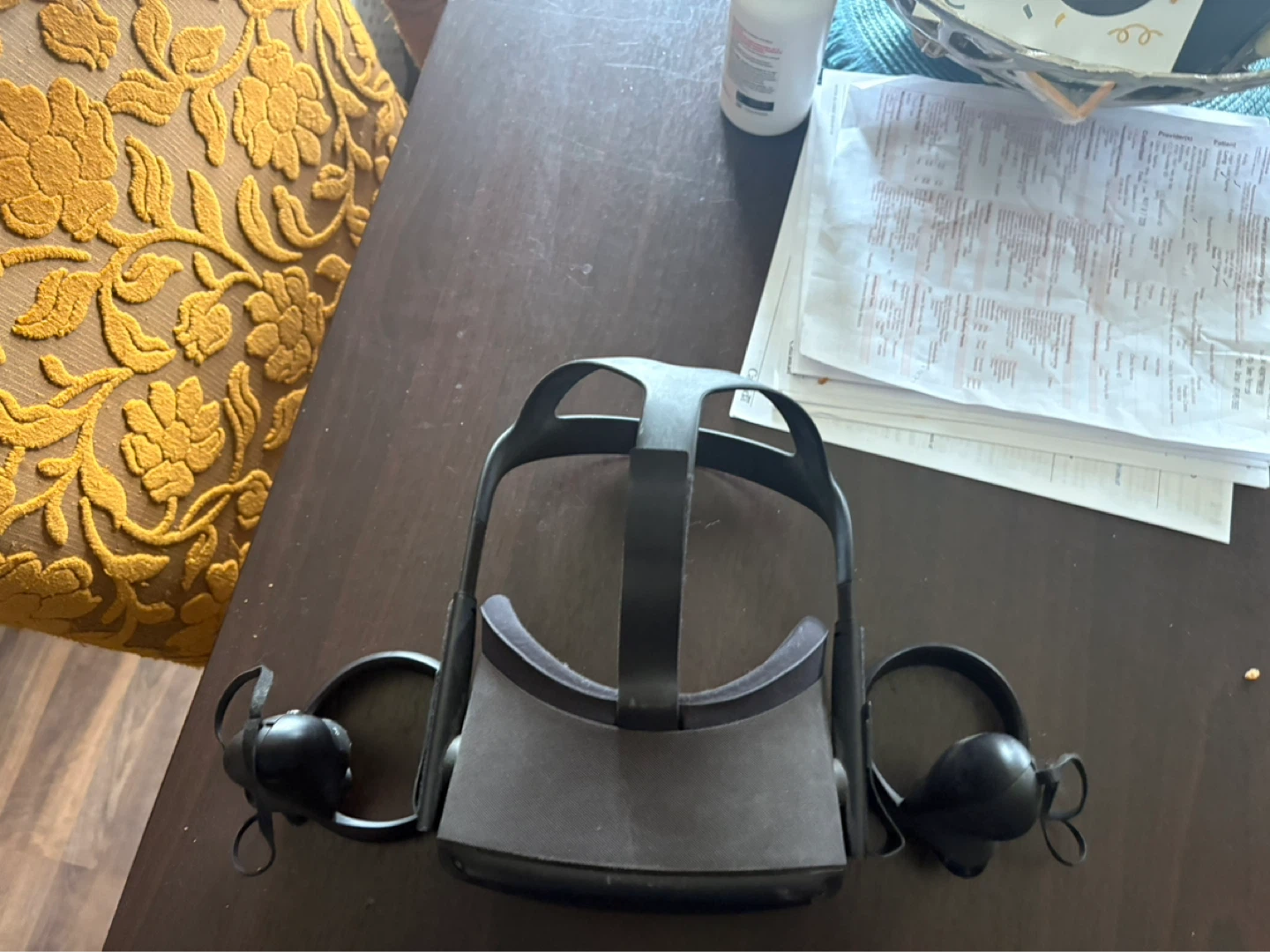 Oculus Quest 1 VR Headset with Controllers - photo 3