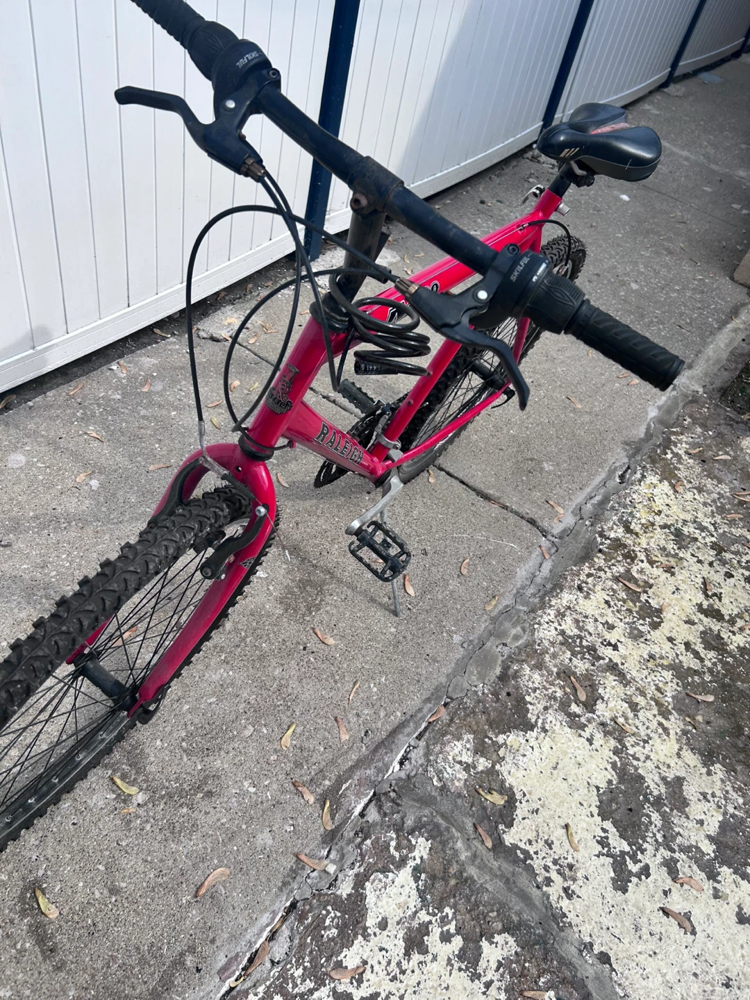 Raleigh Pink Mountain Bike - photo 5