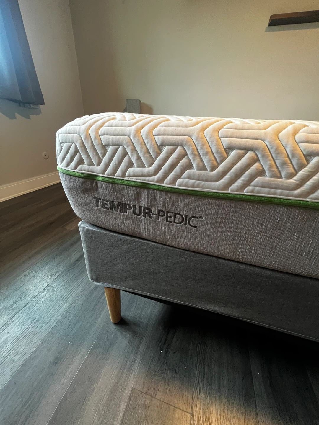 Temperpedic King Size Mattress + Purple Frame - photo 3