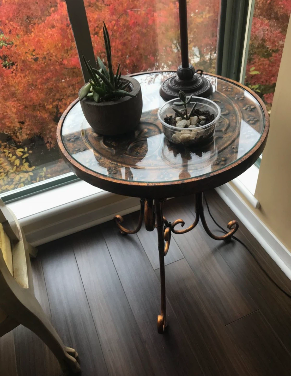 Wooden vanity with lift-top lid
