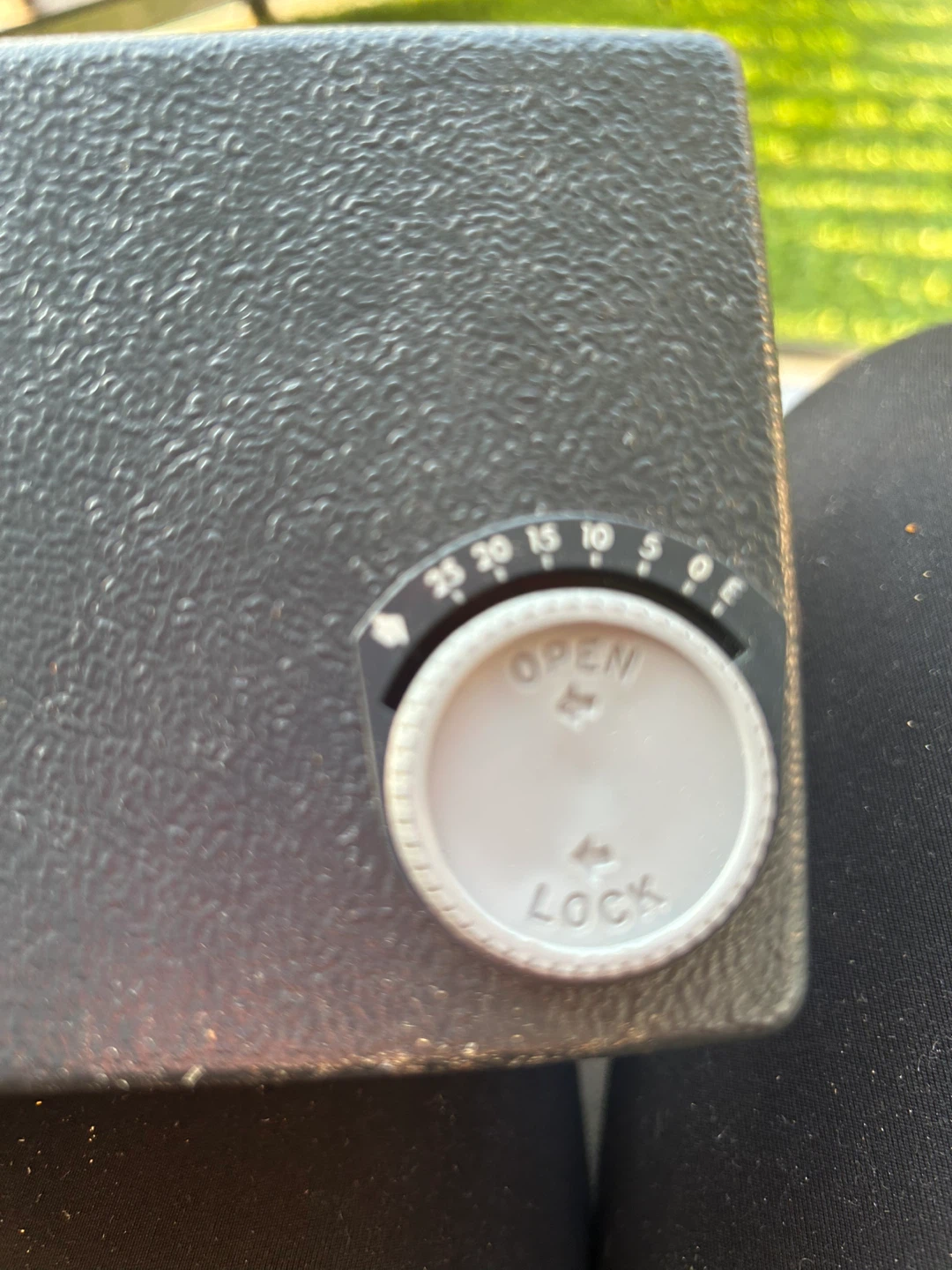 Kodak Brownie 8 Movie Camera - photo 2