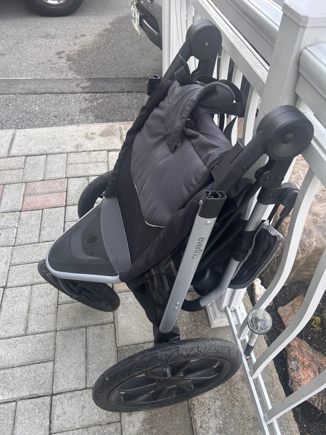 Evenflo Jogger Stroller - photo 4