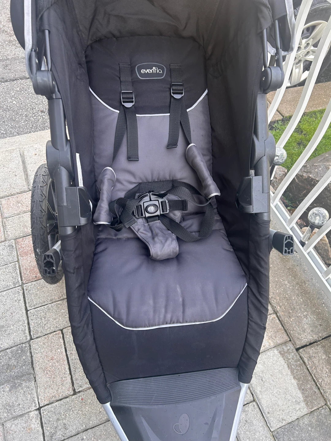 Evenflo Jogger Stroller - photo 3