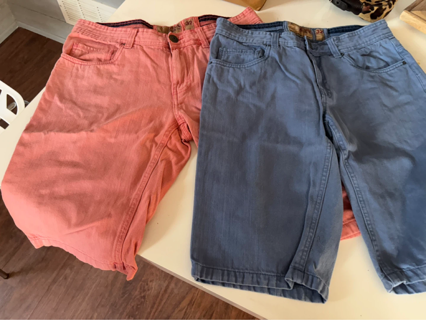 Two Pairs of Men's Shorts - Size 32 - photo 2