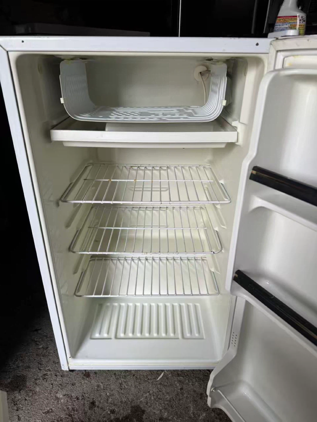 Good condition Sanyo mini fridge $70 - photo 5