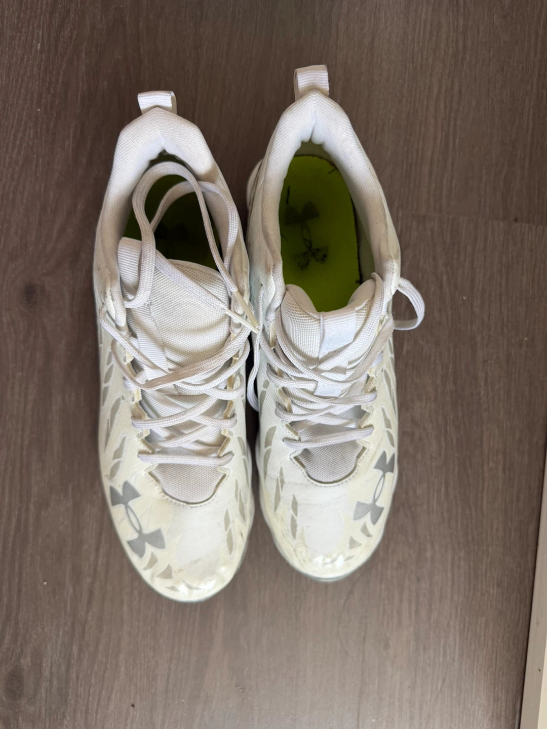 10 US Under Armour White Football Cleats Size 10