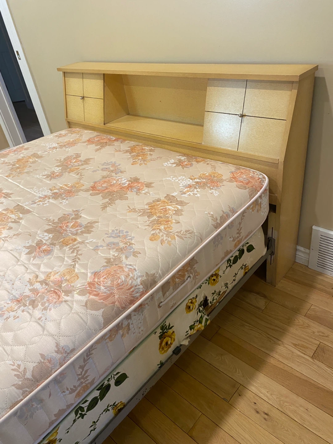 Vintage MCM Solid Wood Double Size Bed Set (CAN DELIVER) - photo 3
