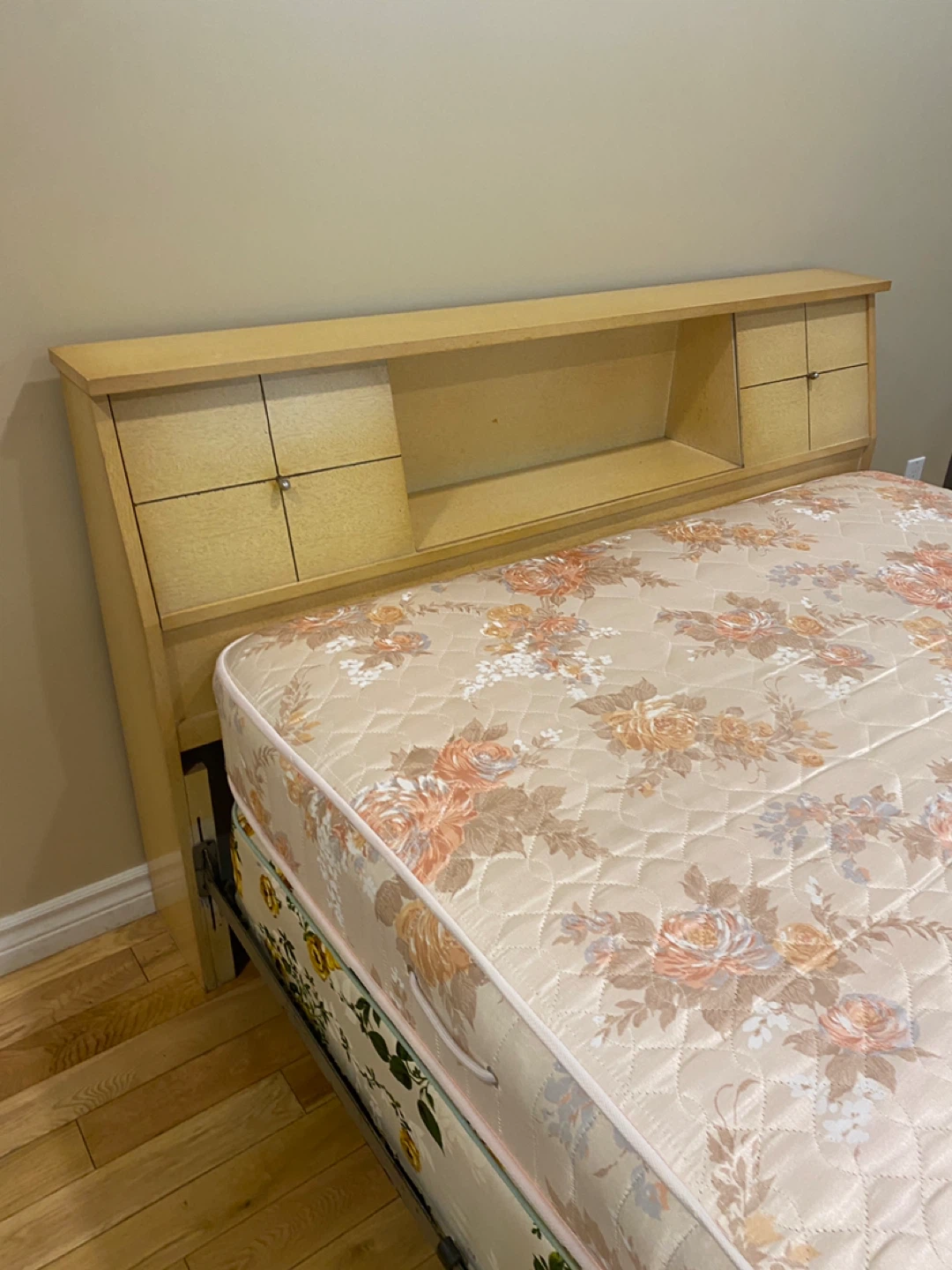Vintage MCM Solid Wood Double Size Bed Set (CAN DELIVER) - photo 2