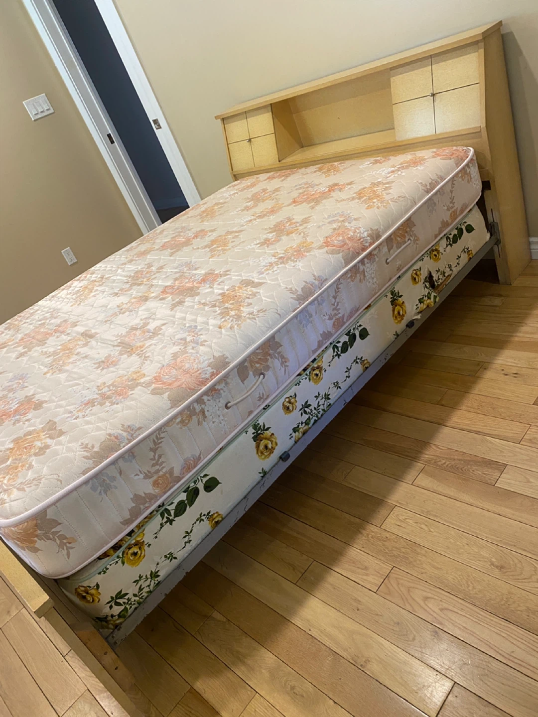 Vintage MCM Solid Wood Double Size Bed Set (CAN DELIVER) - photo 4