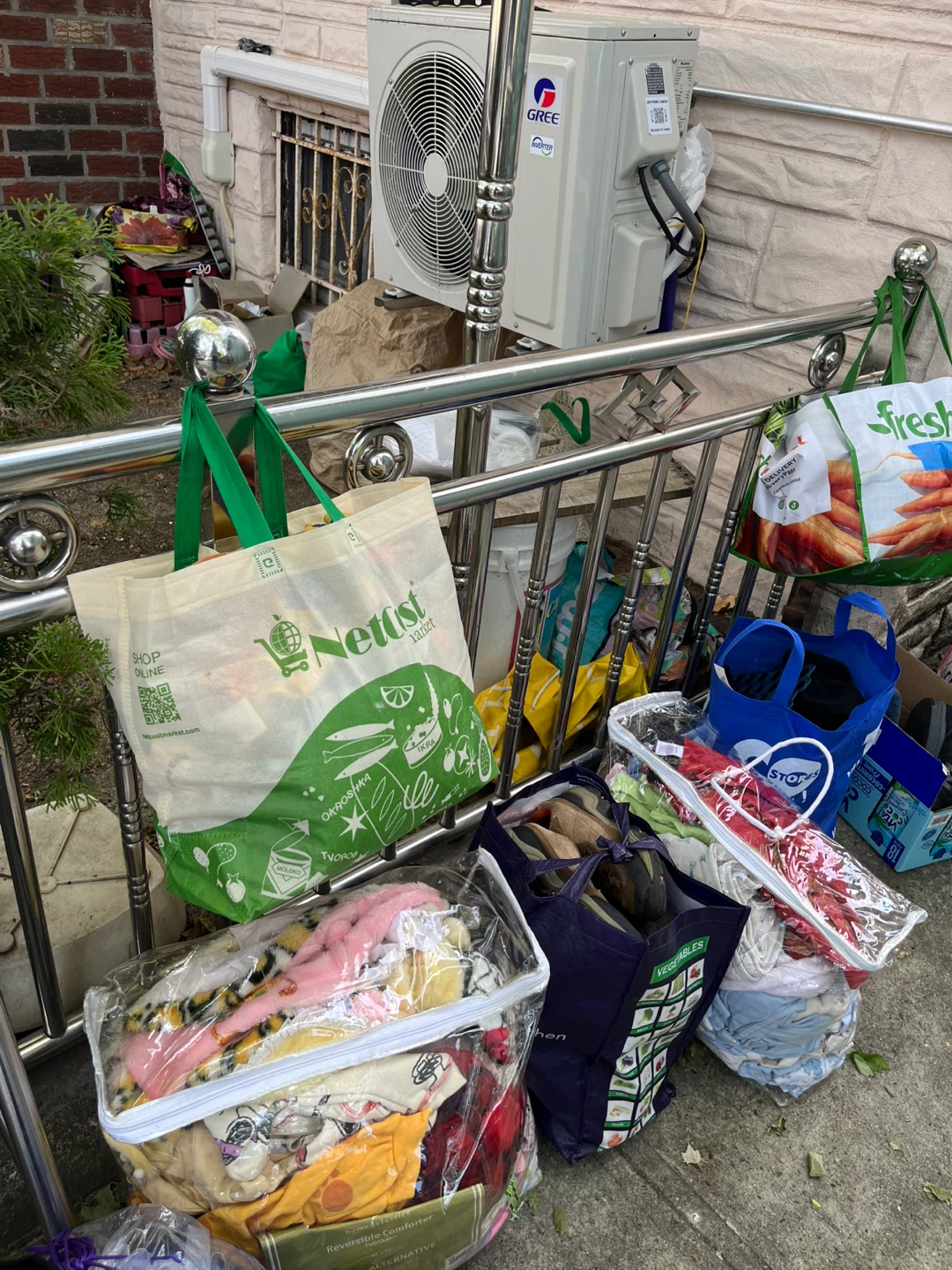 Curb Alert: clothes, shoes, books etc FREE - photo 3