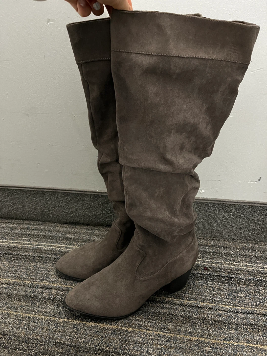 Time & Tru Women's Grey Suede Boots (Size 9)