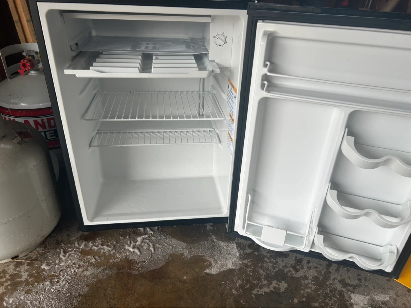 Haier Mini Fridge - photo 2