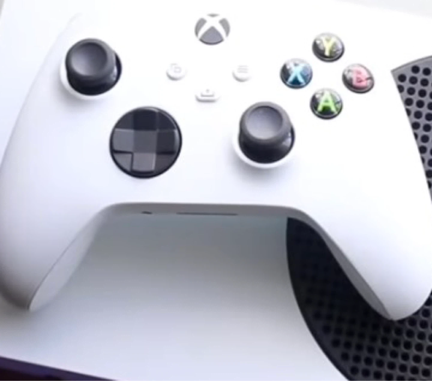 White Xbox Wireless Controller
