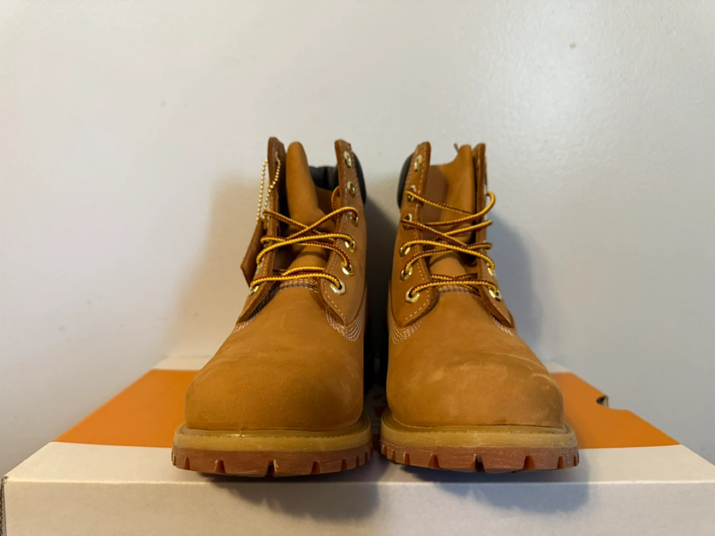Timberland Women’s Premium 6-Inch Lace Boots  **SIZE 8** - photo 2