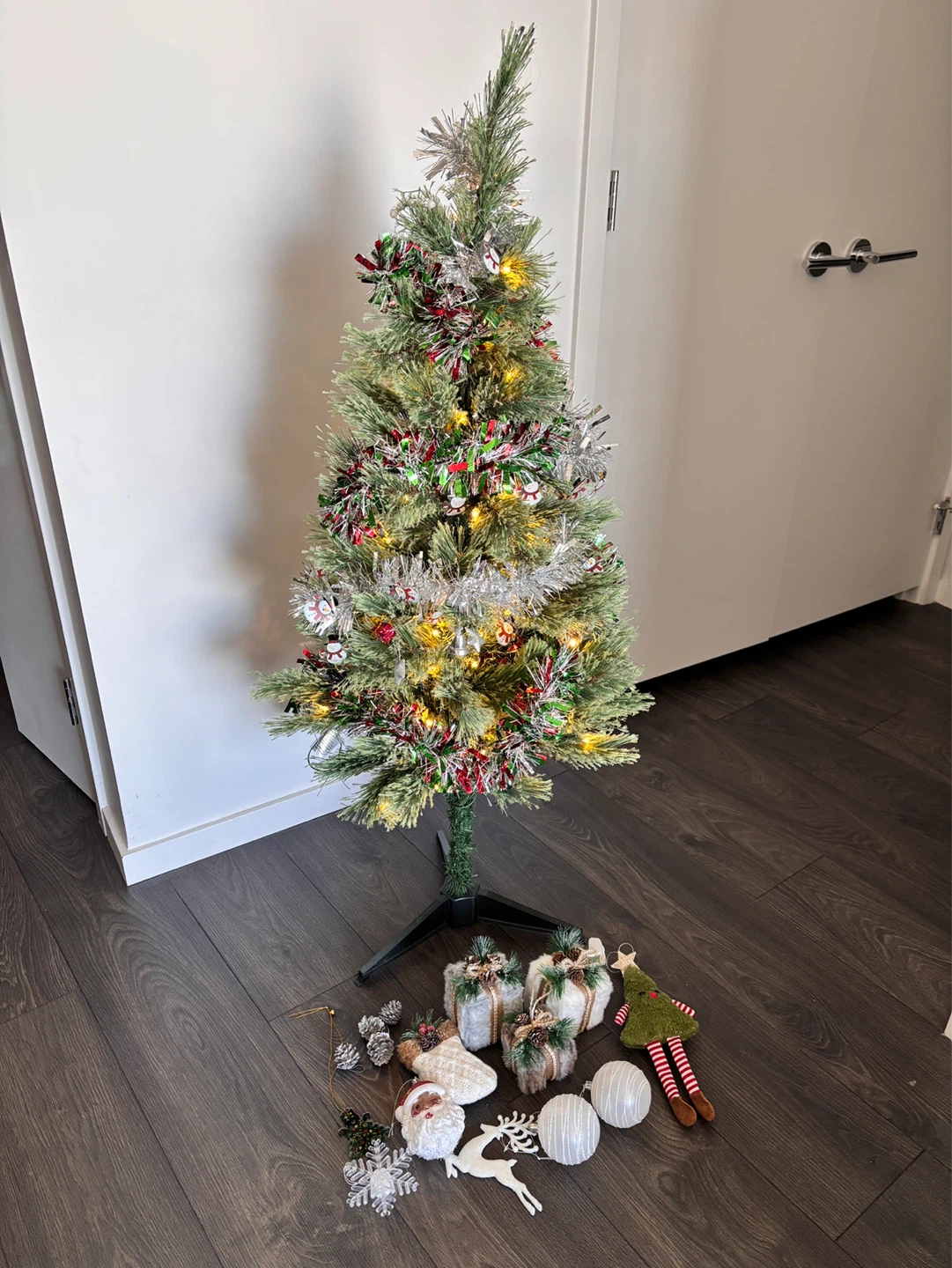 4 ft. LED Pre-Lit Cashmere Christmas Tree with Ornaments - photo 2