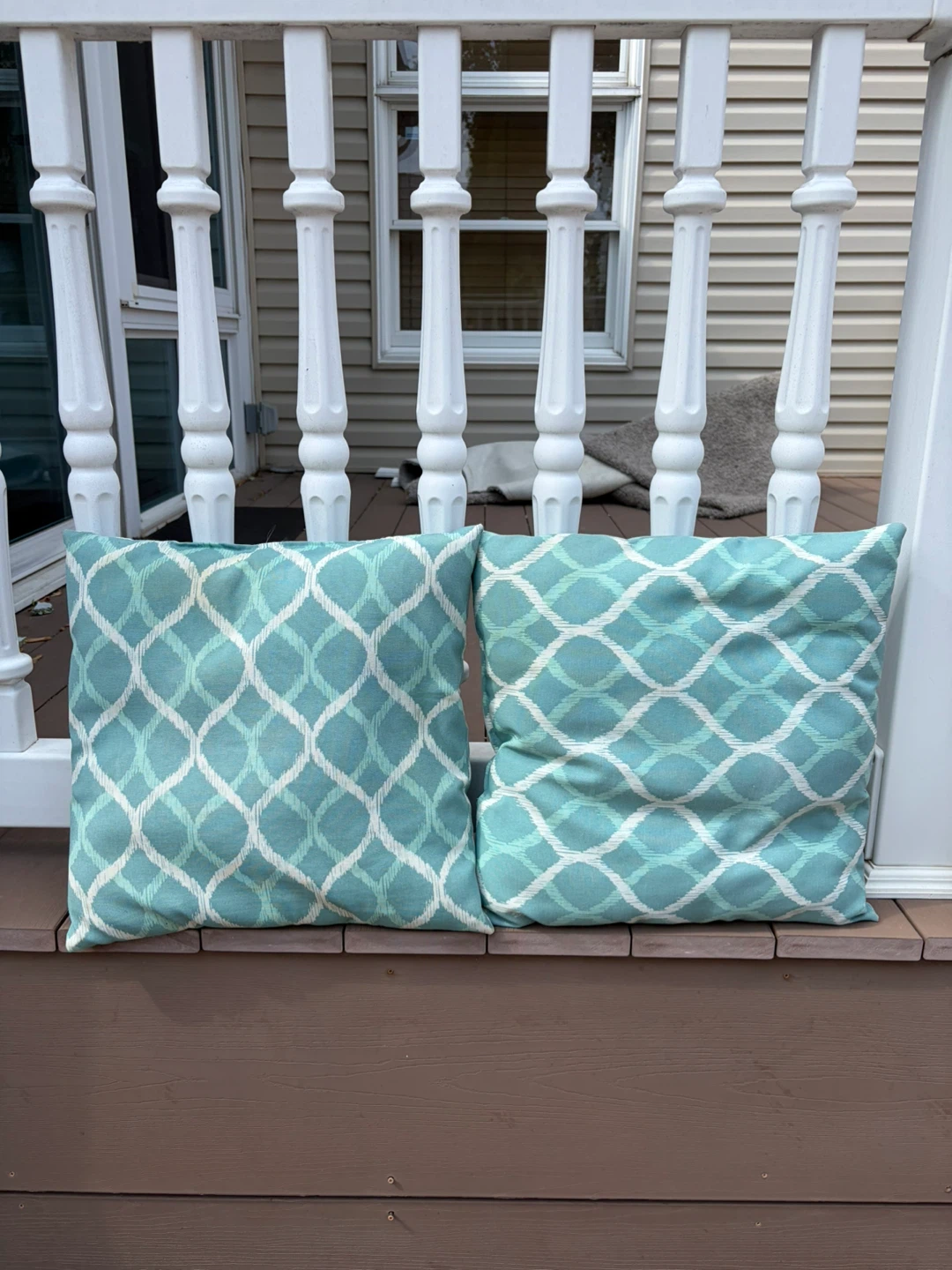 Set of 2 Teal and White Diamond Pattern Throw Pillows