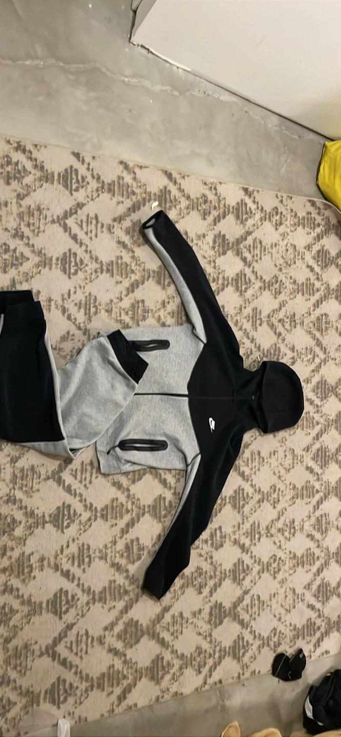 Nike Tech Fleece Full Zip Hoodie and Joggers Set