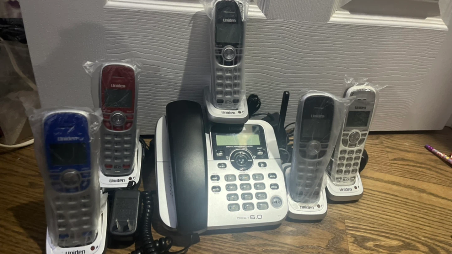 Uniden Cordless Phone System with Multiple Handsets - photo 2