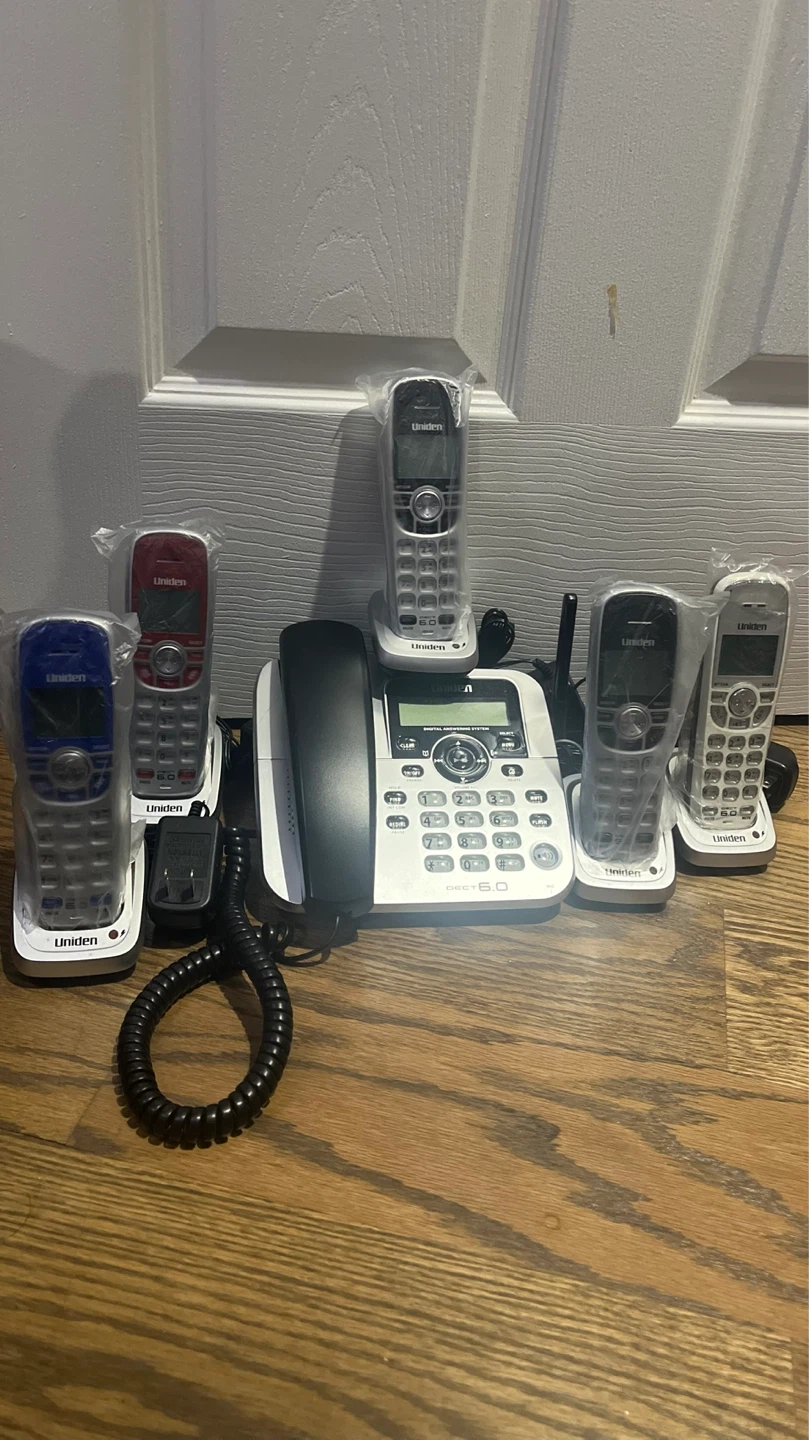 Uniden Cordless Phone System with Multiple Handsets - photo 3