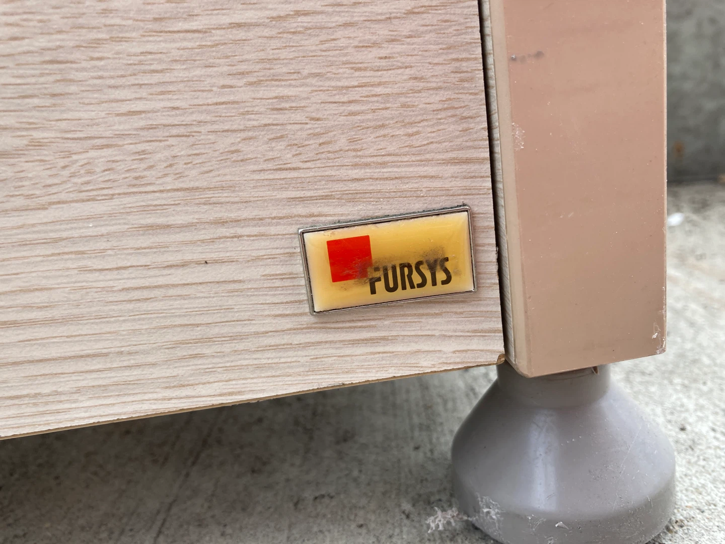 Korean-made study or office desk in excellent condition - photo 2