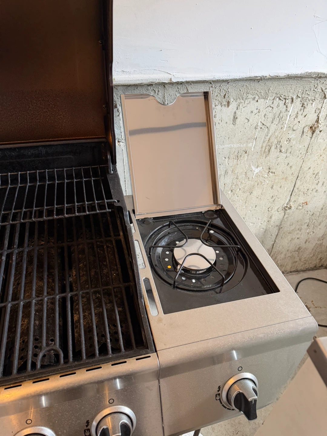 Nexgrill 5-Burner Propane Gas Grill with Side Burner - photo 2