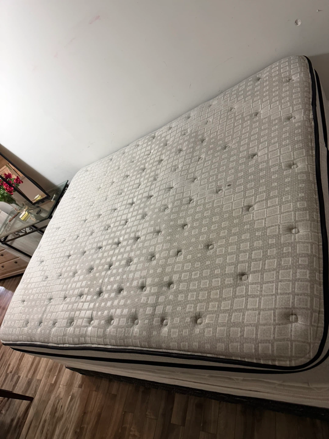 Sealy Queen Mattress - photo 3