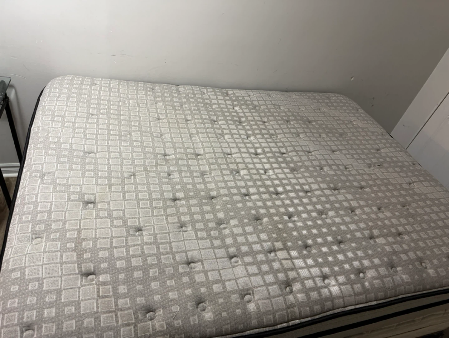 Sealy Queen Mattress - photo 2