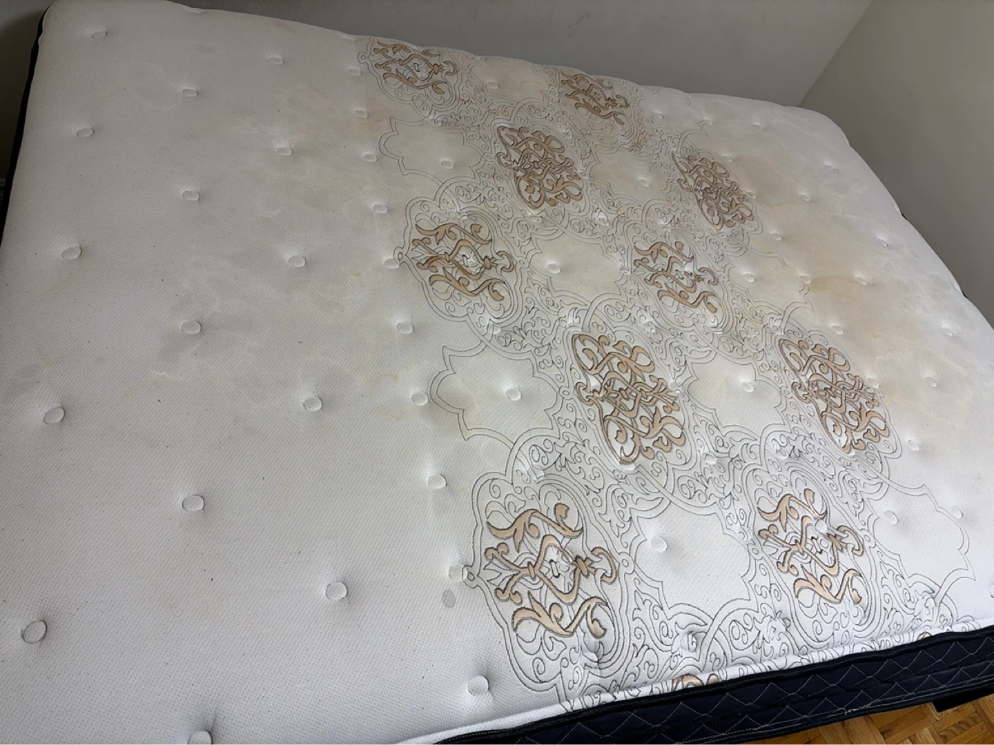 Mattress with ornate pattern s queen