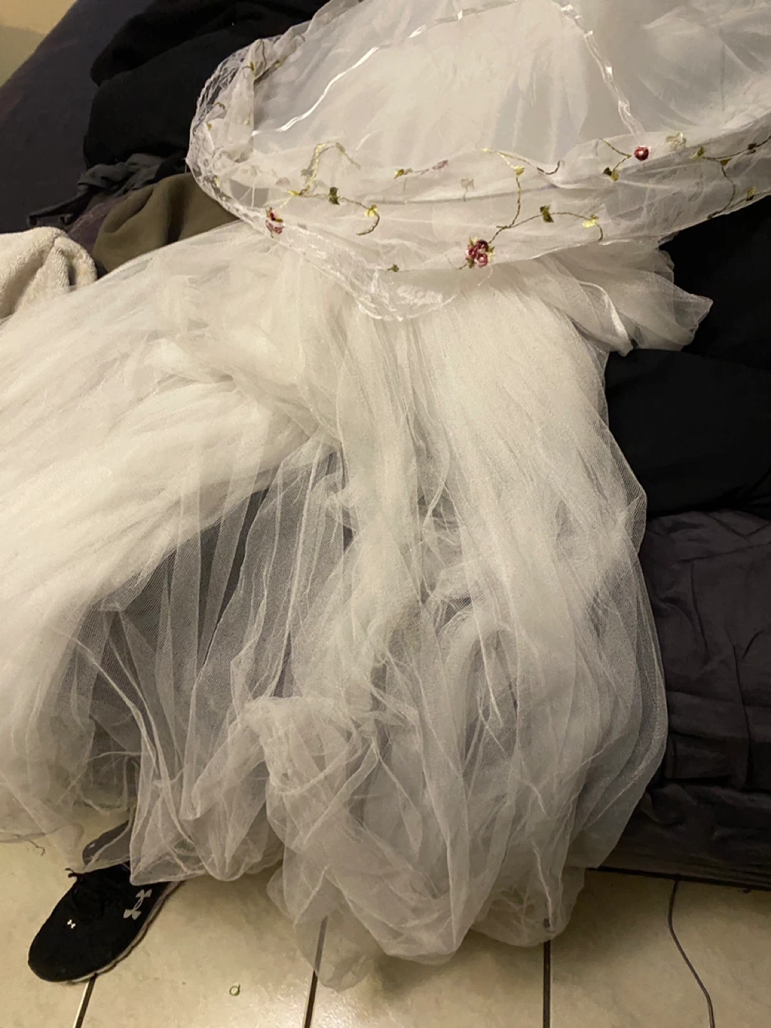 White Tulle Canopy with Floral Embroidery - photo 3
