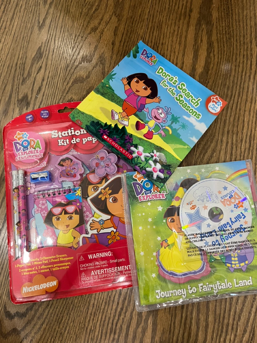 Nickelodeon Dora the Explorer Stationery Set and Books