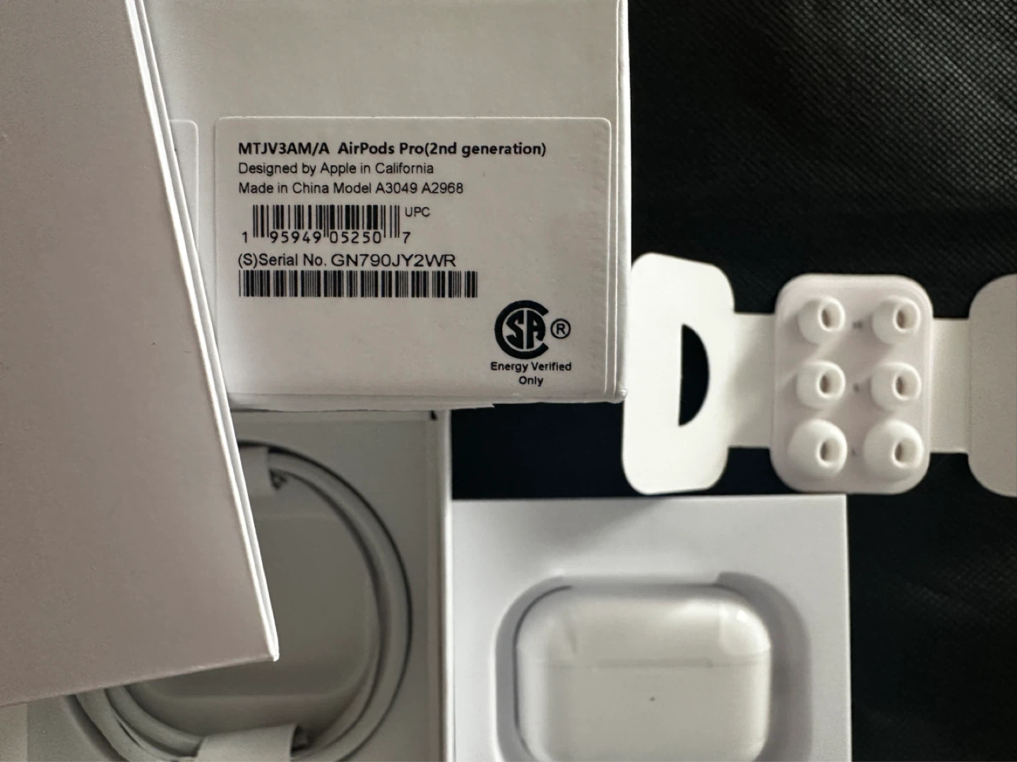 Apple AirPods Pro (2nd generation) with Charging Case - photo 2