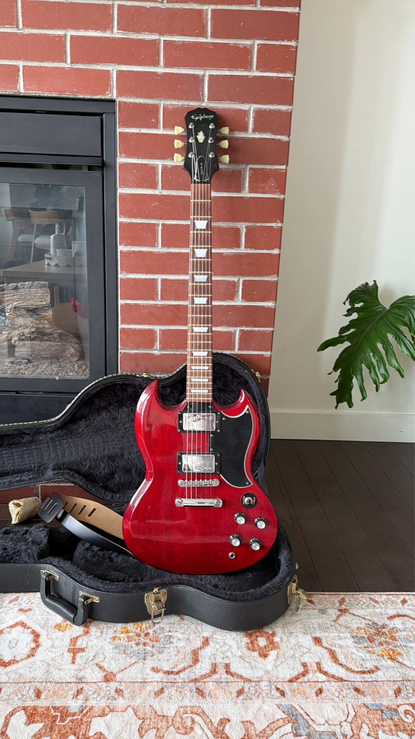Epiphone SG Electric Guitar + Amp + hard case