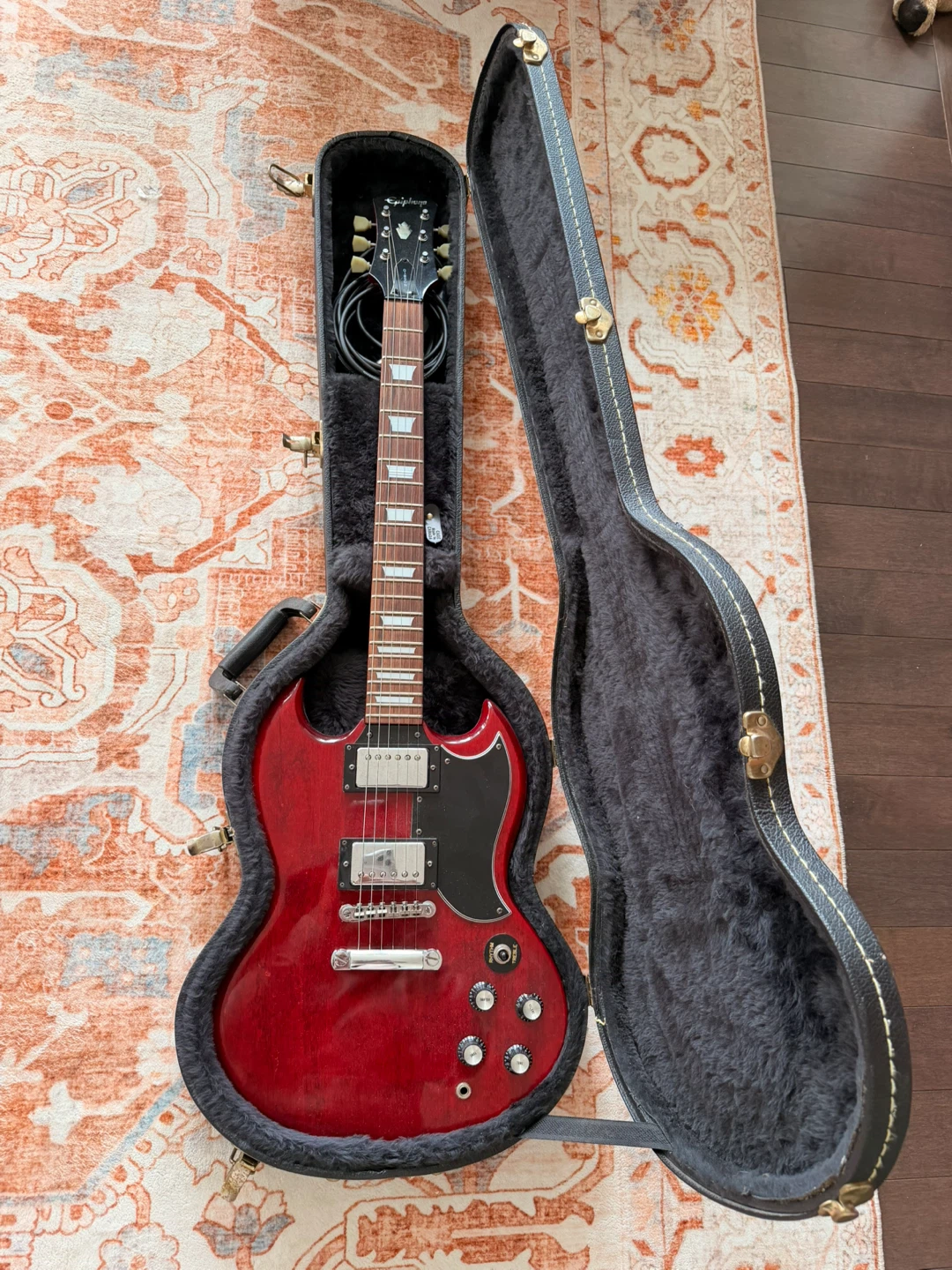 Epiphone SG Electric Guitar + Amp + hard case - photo 3
