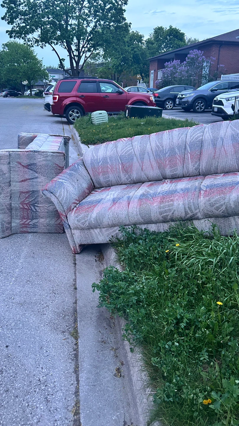Floral Print Sofa need gone asap - photo 3